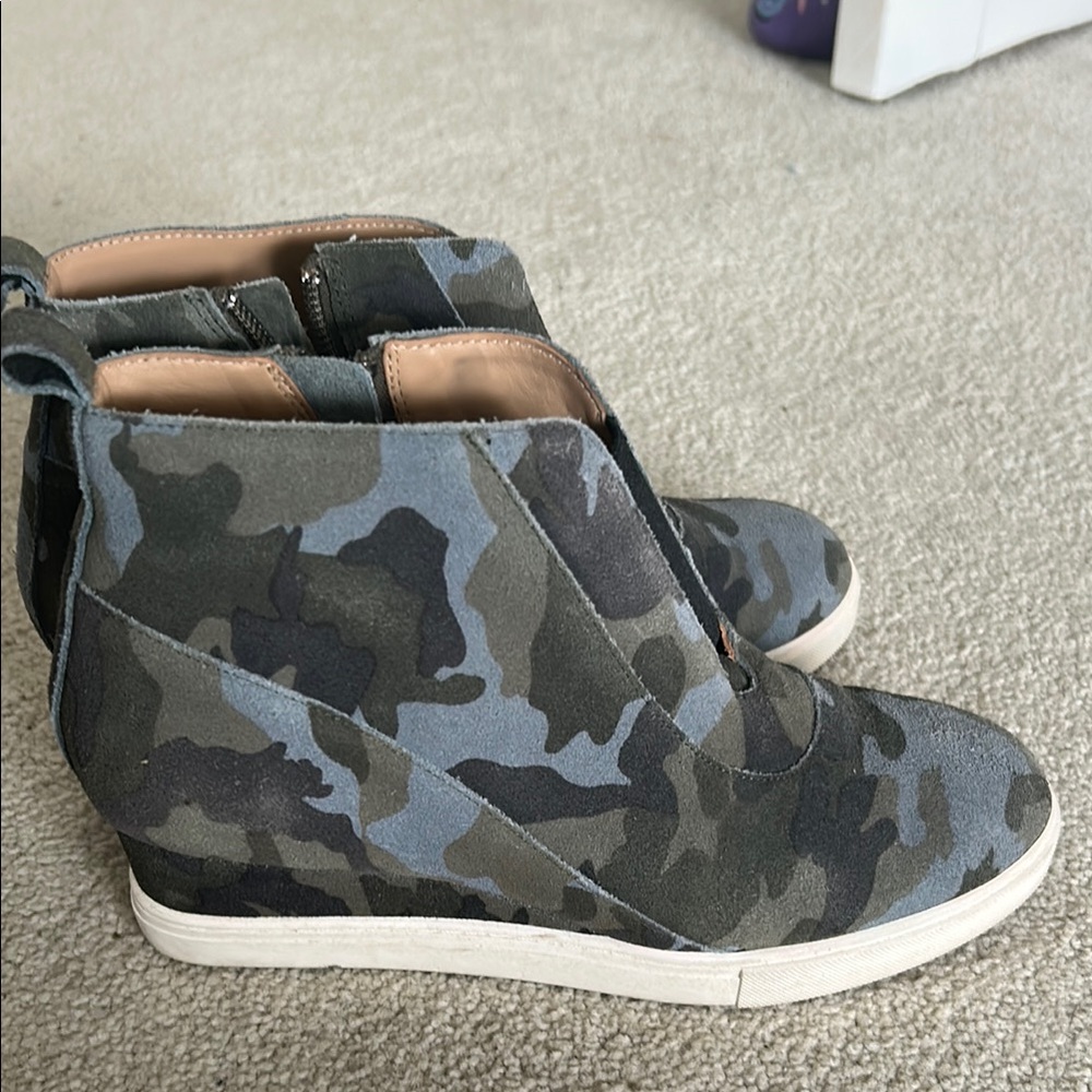 Camouflage Wedge Ankle Boots